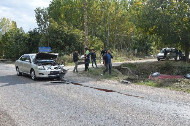 Tokat’ta Trafik Kazası: 3 Yaralı