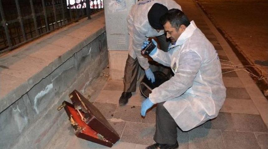 Cami &Ouml;n&uuml;ne Bırakılan Ş&uuml;pheli &Ccedil;anta Korkuttu