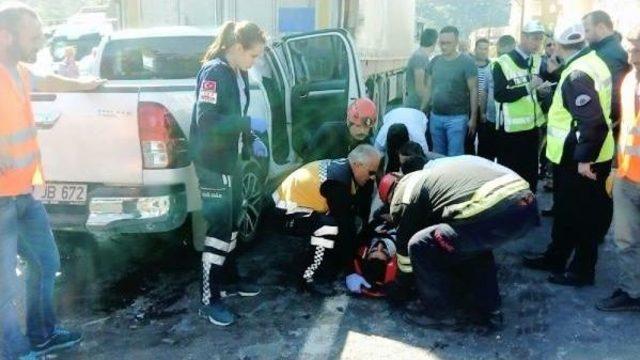 Binaya Çarpan Tır'ın Sürücüsü Öldü (2)