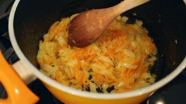 Domates çorbası yapımı için gerekli malzemeler nelerdir?