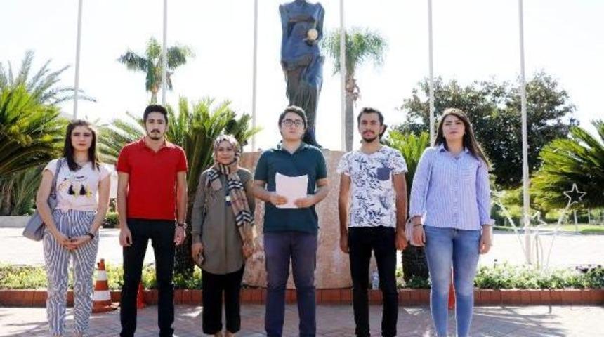 A&uuml;'l&uuml; &Ouml;ğrencilerden Sanat&ccedil;ılara: Kırgınız, Kızgınız Ve &Ouml;fkeliyiz