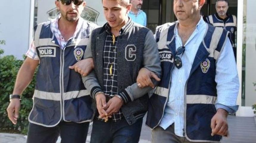 Atm'lerden 'papağan' Ile 20 Bin Lira Dolandırdılar