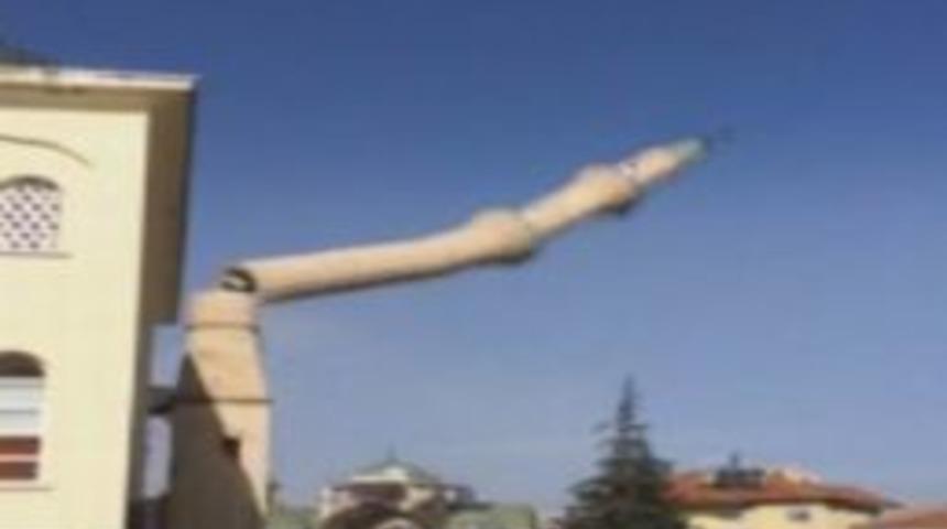 Cami Minaresinin Yıkıldığı Anlar Amat&ouml;r Kamerada