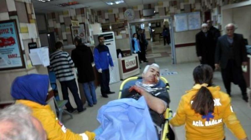 Husumetli Akrabalar Kavga Etti: 2 Yaralı