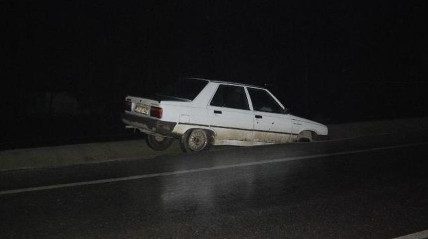 Otomobil Su Kanalına U&ccedil;tu: 1 Yaralı