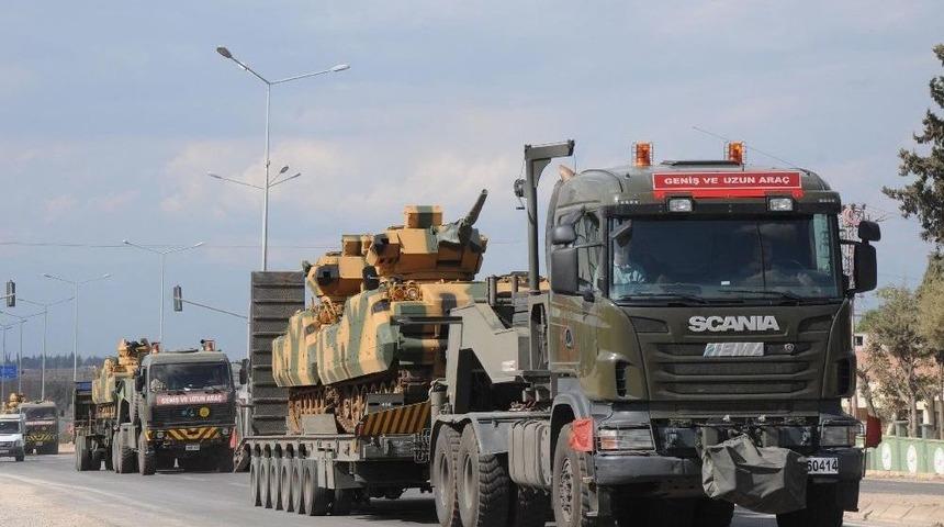 Suriye Sınırına Tank Sevkiyatı S&uuml;r&uuml;yor