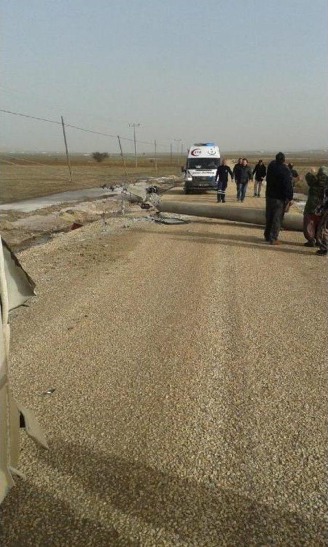 Beton Direk Işçi Minibüsünün Üzerine Devrildi: 9 Yaralı