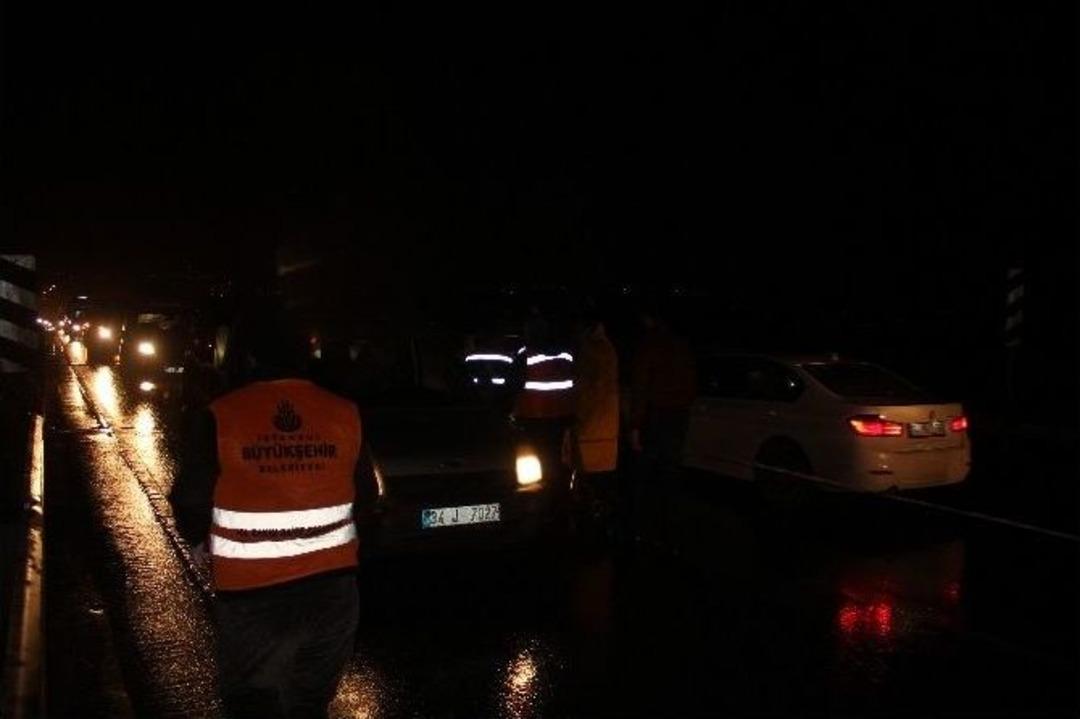 K&ouml;pr&uuml;deki G&ouml;&ccedil;&uuml;k E-5&rsquo;i &Ccedil;ift Y&ouml;nl&uuml; Ulaşıma Kapadı