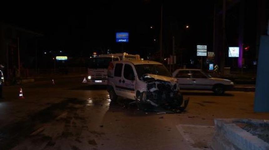 Kırmızı Işık Ihlali: 1 &Ouml;l&uuml;, 1 Yaralı