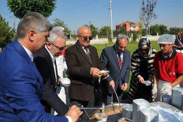 Akşehir Belediyesi’nden Üniversite Öğrencilerine Aşure İkramı