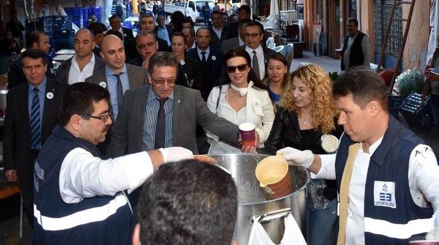 Edremit&rsquo;te Pazarcılara &Ccedil;orba