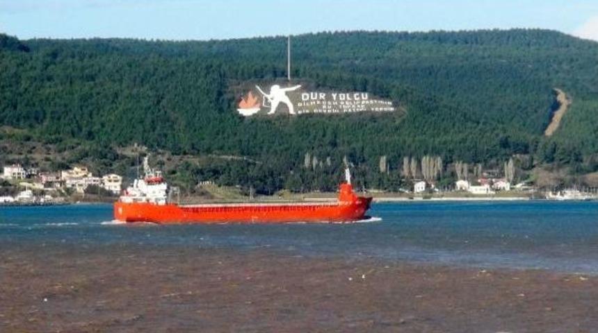 Lodos &Ccedil;anakkale Boğazı'nı &Ccedil;&ouml;ple Doldurdu
