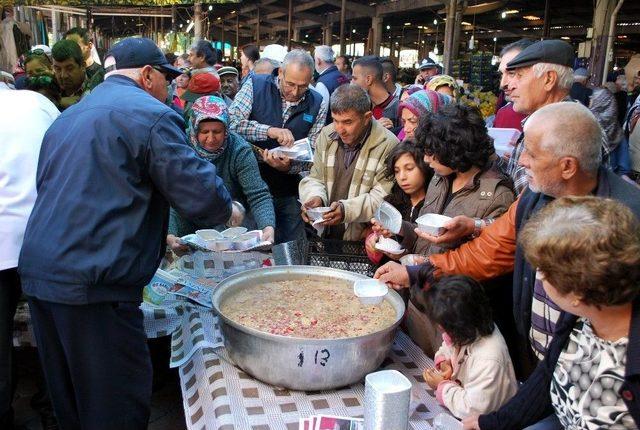 Pazarcılar Ağızları Aşure İle Tatlandırdı