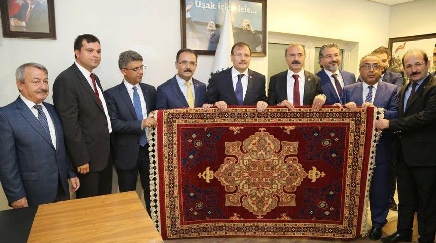 &Ccedil;avuşoğlu: Uşak Belediyesinin &Ccedil;alışmaları G&ouml;ğs&uuml;m&uuml;z&uuml; Kabarttı