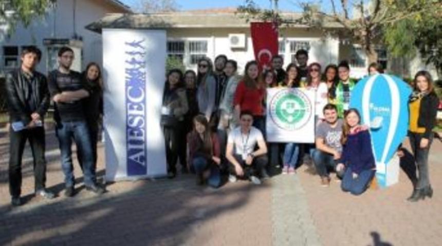 Yabancı &Ouml;ğrenciler Kendi K&uuml;lt&uuml;rlerini Tanıttı