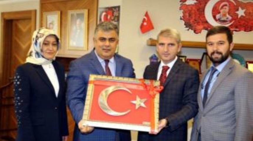 &Ouml;zg&uuml;ven: "eğitim Kurum Ve Kuruluşları Bizim İ&ccedil;in &Ccedil;ok Değerlidir"