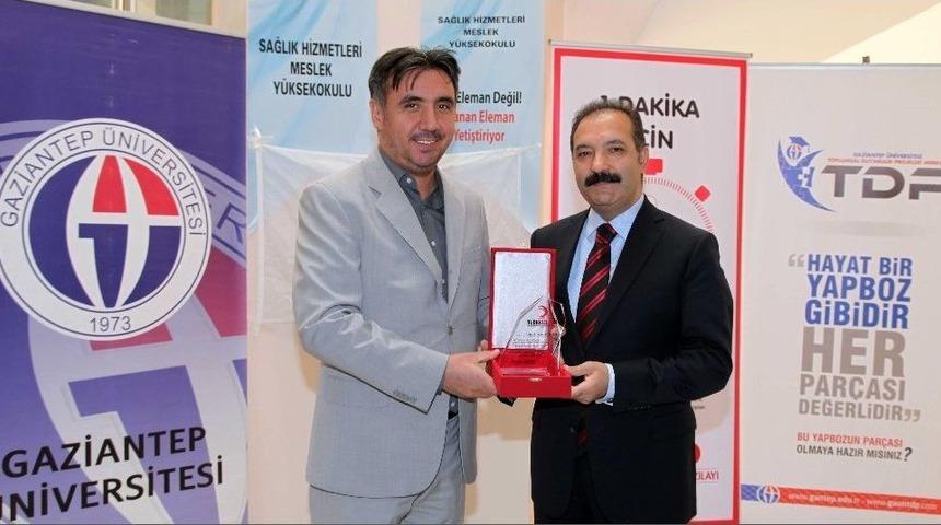 Ga&uuml;n &Ouml;ğrencileri Kan Bağışında Rekora Koşuyor