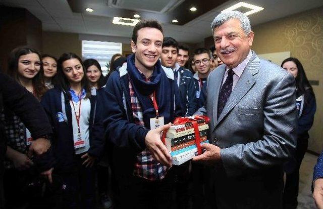 Başkan Karaosmanoğlu’ndan 41 Gence Altın Öğütler