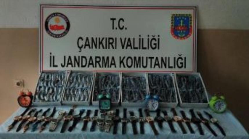 241 Bin 500 Lira Değerinde, G&uuml;mr&uuml;k Ka&ccedil;ağı 768 Kol Saati Ele Ge&ccedil;irildi