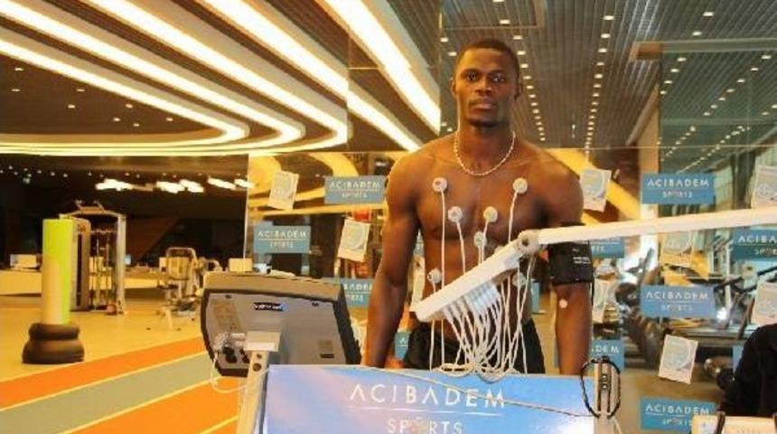 İstanbul Başakşehir'in Yeni Transferi Badji, Sağlık Kontrol&uuml;nden Ge&ccedil;ti