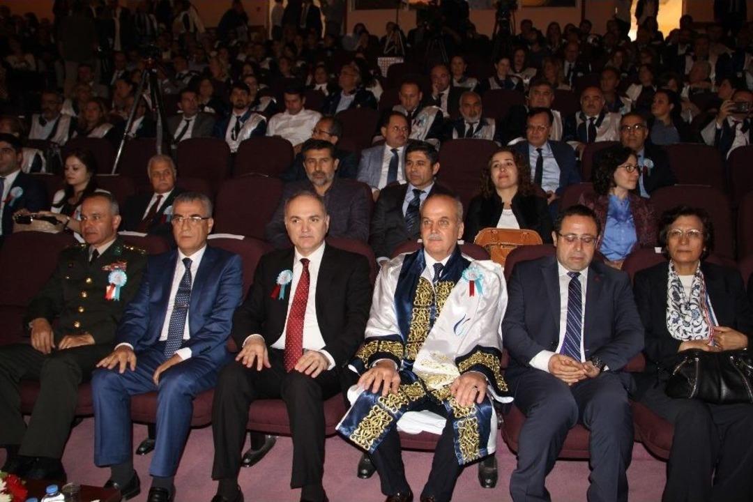 Bakan &Ouml;zl&uuml;, Mcb&uuml;&rsquo;de İlk Dersi Verdi