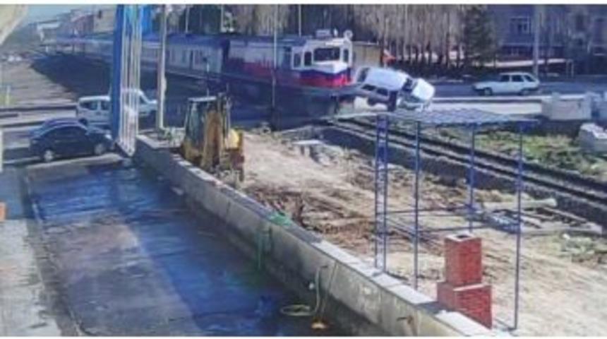 Niğde&rsquo;de Tren Kazası: İki &Ouml;l&uuml;