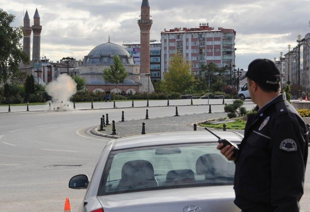 Sivas&rsquo;ta Ş&uuml;pheli &rsquo;sefer Tası&rsquo; Paniği