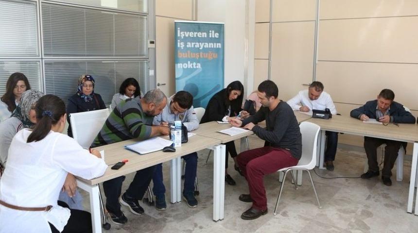 Nil&uuml;fer Belediyesi İş Ofisi, 50 Kişiyi Daha İşverenle Buluşturdu