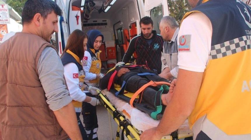 Motosiklet İle Minib&uuml;s &Ccedil;arpıştı: 1 Yaralı