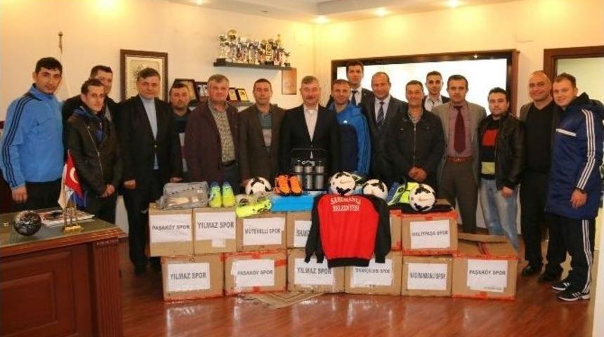 Başkan Yaralı&rsquo;dan Spor Kul&uuml;plerine Malzeme Desteği