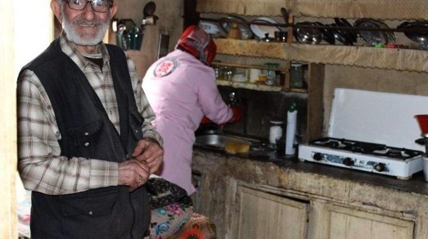 Hamam&ouml;z&uuml; Sydv 40 Vatandaşın Elinden Tuttu