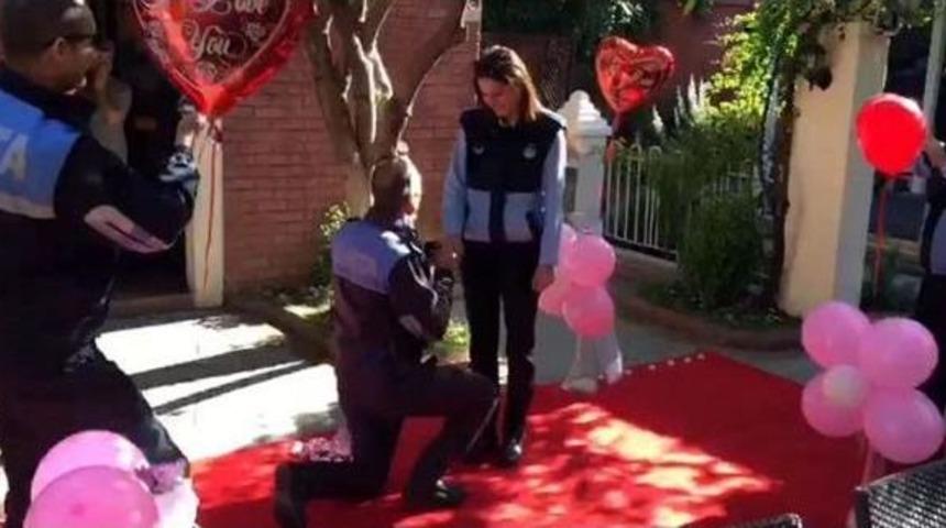 Dilenci Operasyonunda S&uuml;rpriz Evlilik Teklifi