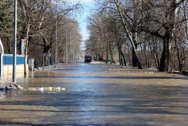 Edirne’de Sel Esareti Başladı, 5 Bin Kişi Mahsur Kaldı