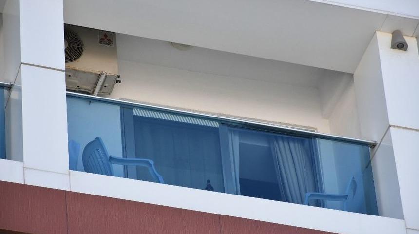 Turist Otel Odasında Ölü Bulundu