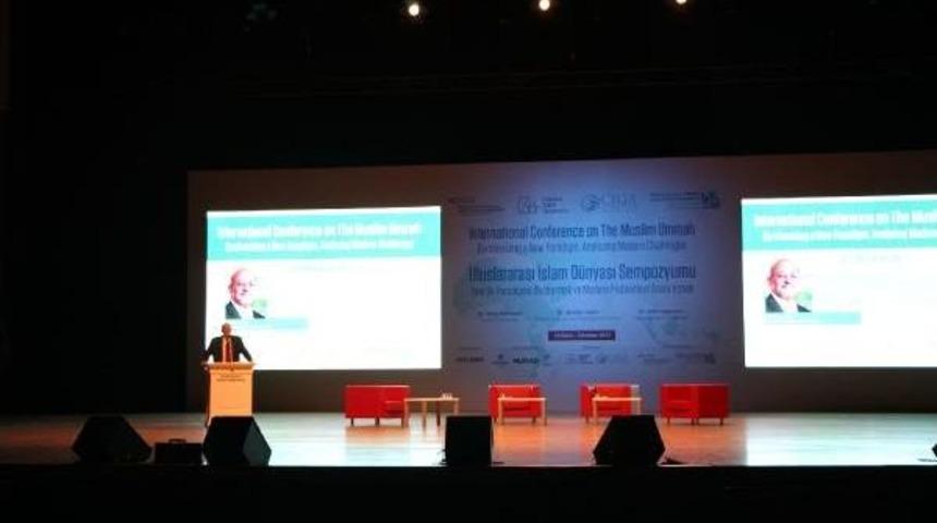 D&uuml;nyaca &Uuml;nl&uuml; Akademisyenler İz&uuml;&rsquo;De Bir Araya Geldi