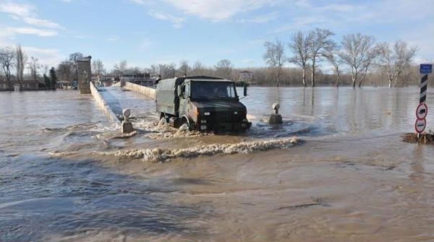 Edirne'de Su Taşkınları Karağa&ccedil;'ta Ulaşımı Etkiledi (2)