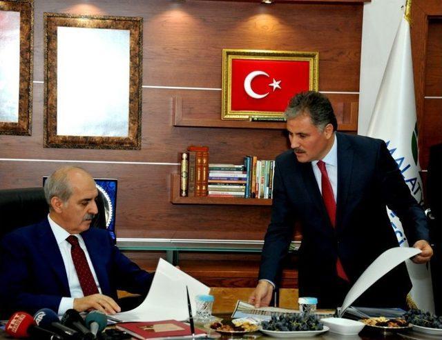 K&uuml;lt&uuml;r Ve Turizm Bakanı Numan Kurtulmuş: 1