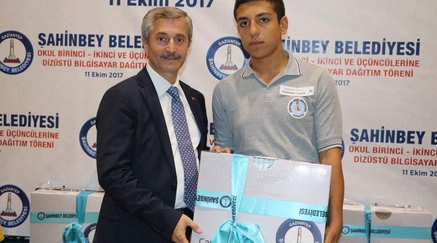 Şahinbey Belediyesinden Başarılı &Ouml;ğrencilere Bilgisayar