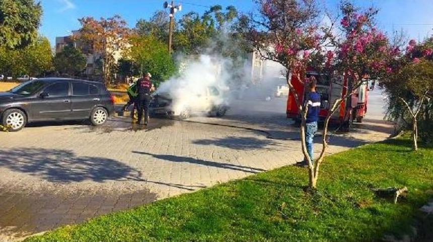 Park Halindeki Otomobil Yandı