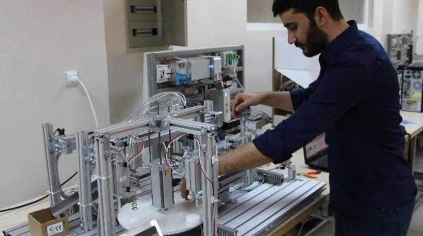 &Ouml;ğrenciler, İnsansız Fabrika Otomasyonu Geliştirdi