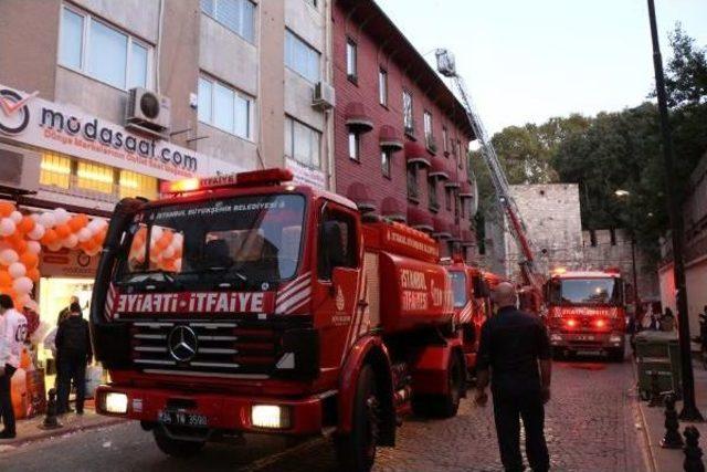 G&uuml;lhane de Otelin &Ccedil;atısında Yangın...(Geniş) 2