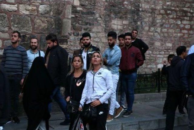 G&uuml;lhane de Otelin &Ccedil;atısında Yangın...(Geniş) 3