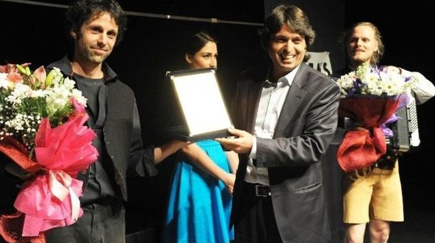 &ldquo;misafir Tiyatrolar Projesi&rdquo;, Das Papier Theater İle Başladı