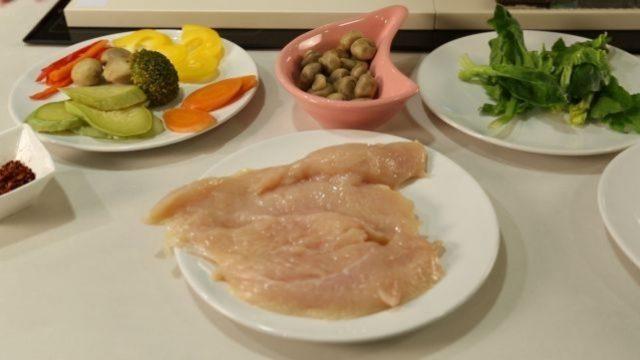 Diyet tavuk sarma yapmak için gerekli malzemeler nelerdir?