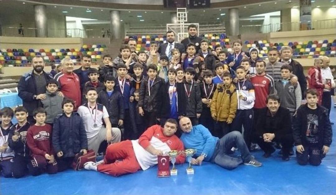 İbb&rsquo;nin Aslanlar&rsquo;ından &Ccedil;ifte Şampiyonluk