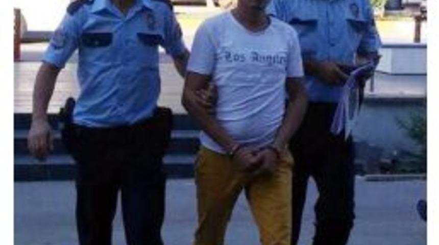 İşyerindeki Bahşiş Kutusunu &Ccedil;aldı