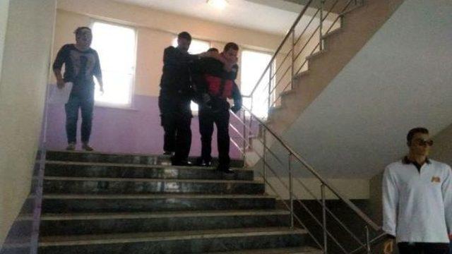 Asansör Bozulunca Katlarda Mahsur Kalan Bedensel Engelli Öğrencileri Itfaiye Indirdi (2)- Yeniden