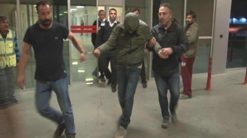 Kendini Beden Eğitimi Olarak Tanıtan Tacizci &Uuml;st&uuml;nde Sahte Kimlikle Yakalandı