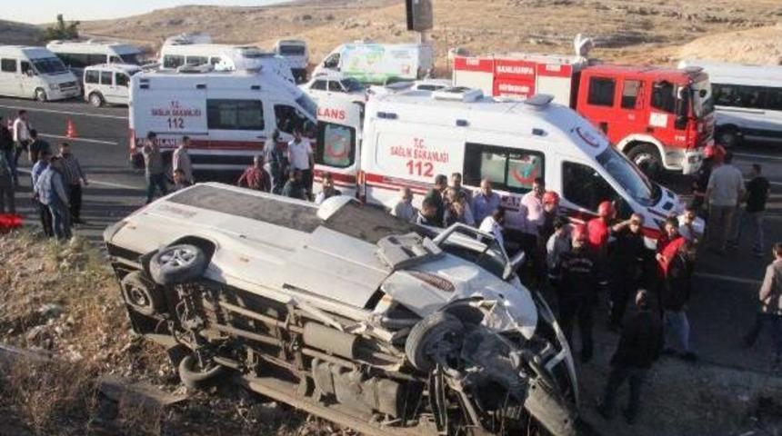 Şanlıurfa&rsquo;Da Iş&ccedil;i Servisi Devrildi: 14 Yaralı