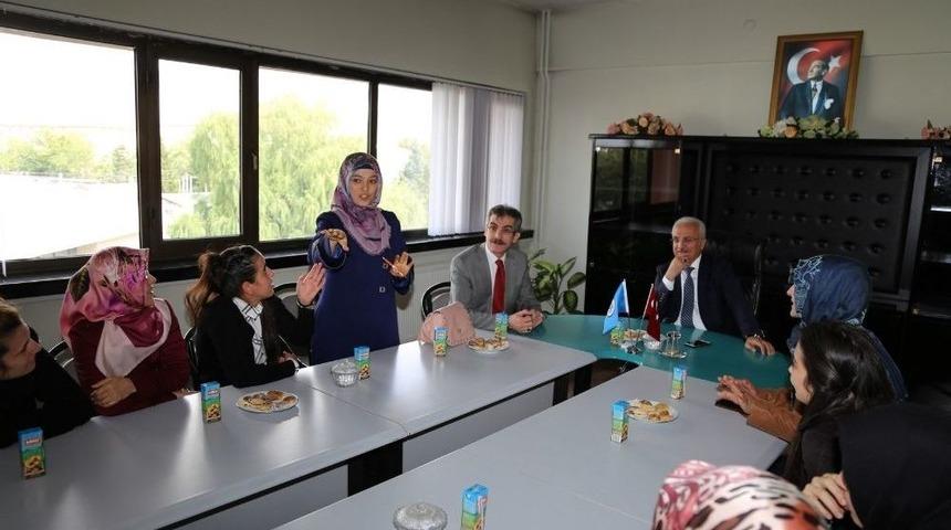 Engelli Kursiyerlerden Başkan Başsoy&rsquo;a Teşekk&uuml;r